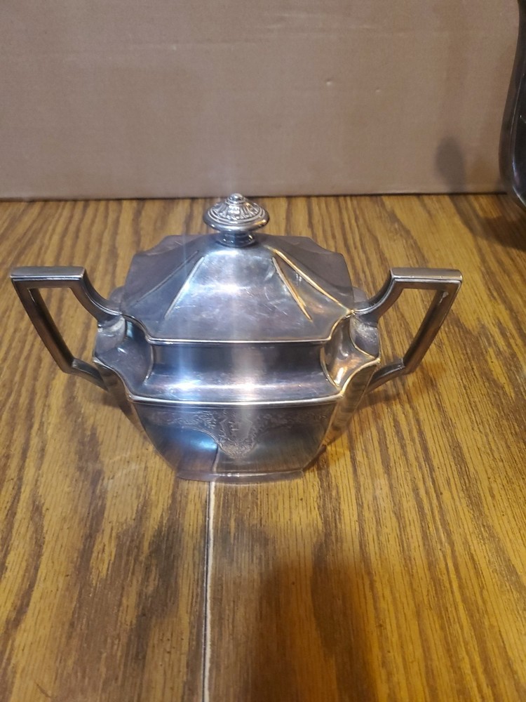 1847 Rogers Bros Tea Set Three-Piece Silver Plate 'Ancestral' Pattern