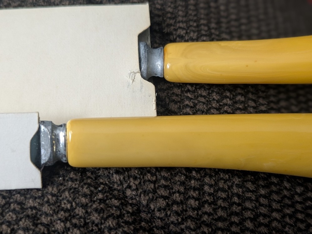 Vtg BAKELITE Plastic Handle Serrated Cake Pie Server Utensil & KNIFE Yellow