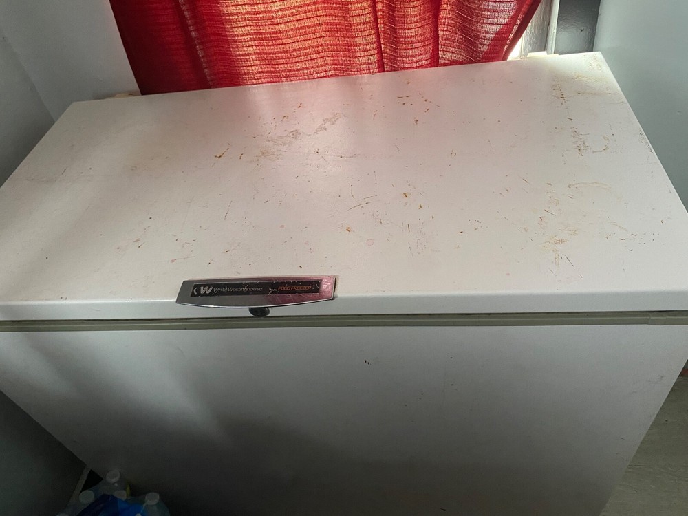 Compact chest freezer