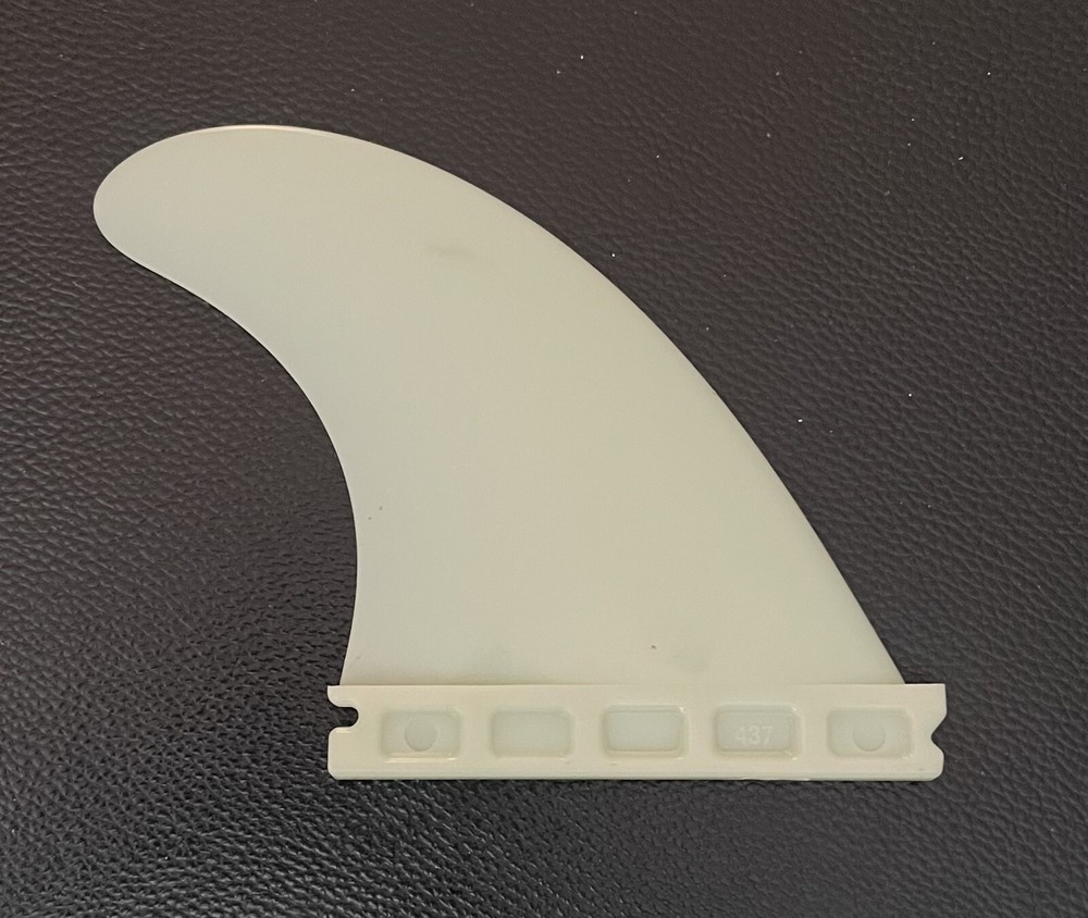 Futures Style Fin Right Side Replacement Fin Unbranded 437 Medium ￼￼