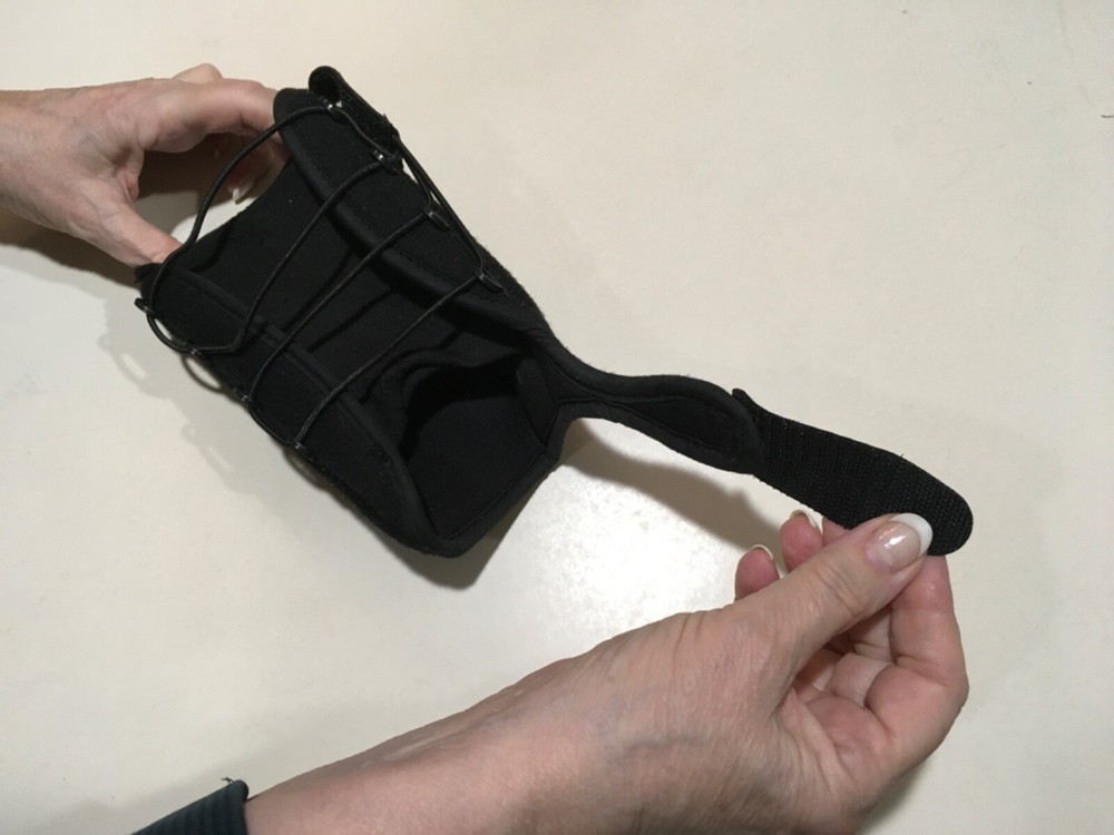 Wrist Splint Right Hand Universal Size 1 Each by DJO Hook/Loop Closure
