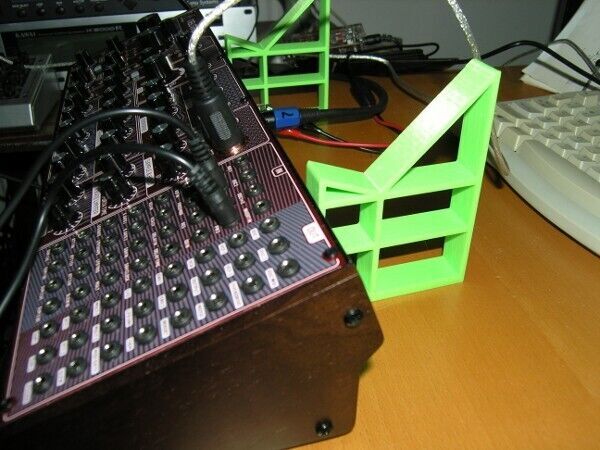 Basic Stand for Behringer Model D PRO 1 Neutron K2 WASP CAT --- BLACK
