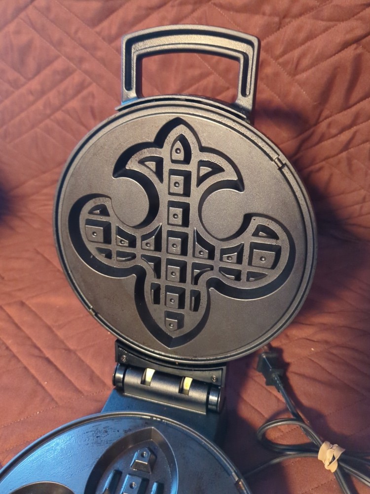 Fleur De Lis Belgian Waffle Maker FDL2011