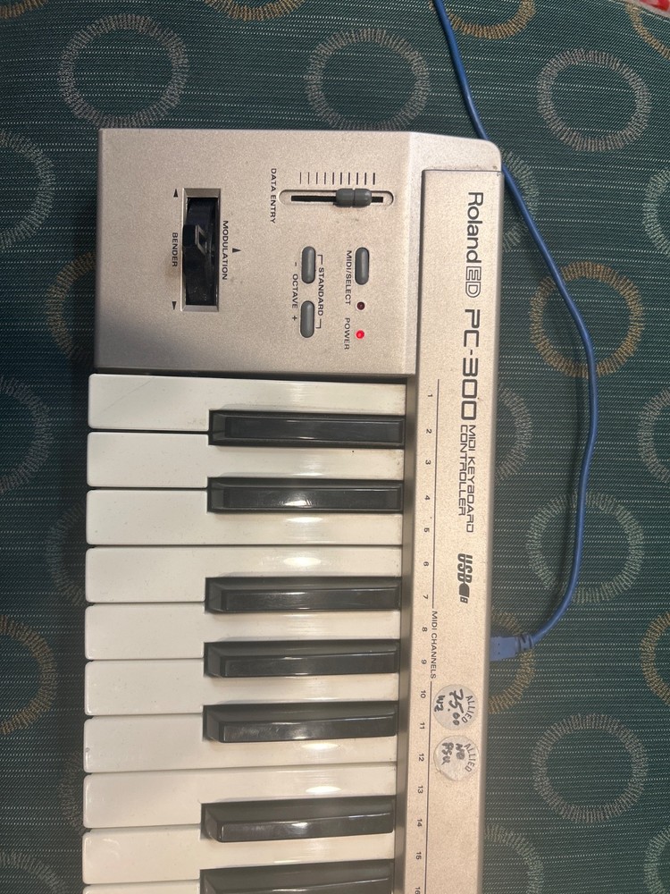 Roland PC 300 MIDI Controller works on PC