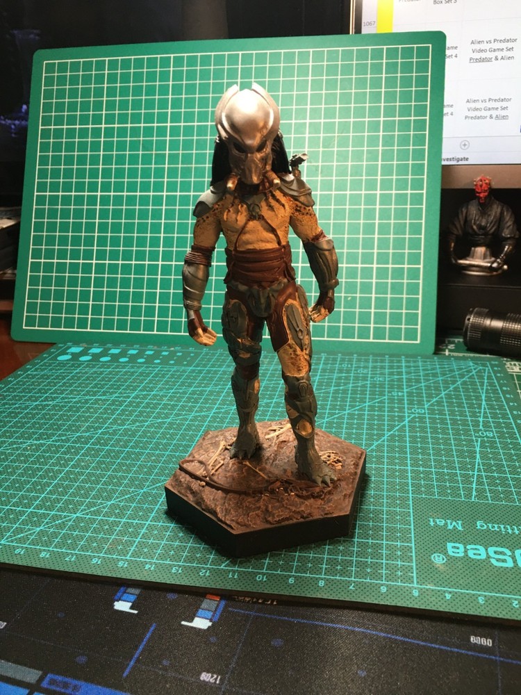 Eaglemoss Aliens #29 "Tracker Alien" opened, displayed, box & leaflet