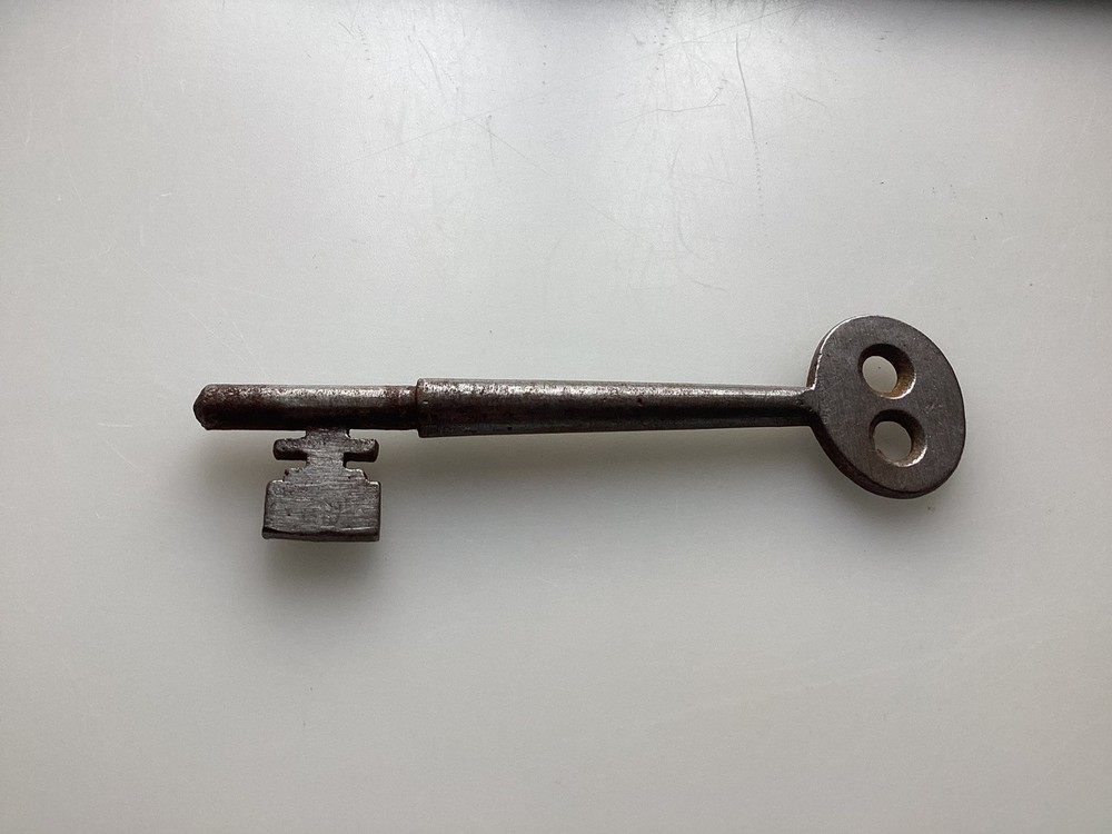 ANTIQUE, LARGE SOLID BARREL MASTER KEY … VICTORIAN / EDWARDIAN     (REF A16)
