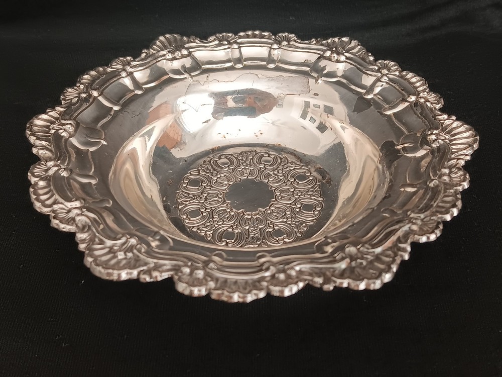 Vintage Heavy 6” ENGLISH SHELL Silver Plate Candy / Trinket Dish / Bowl