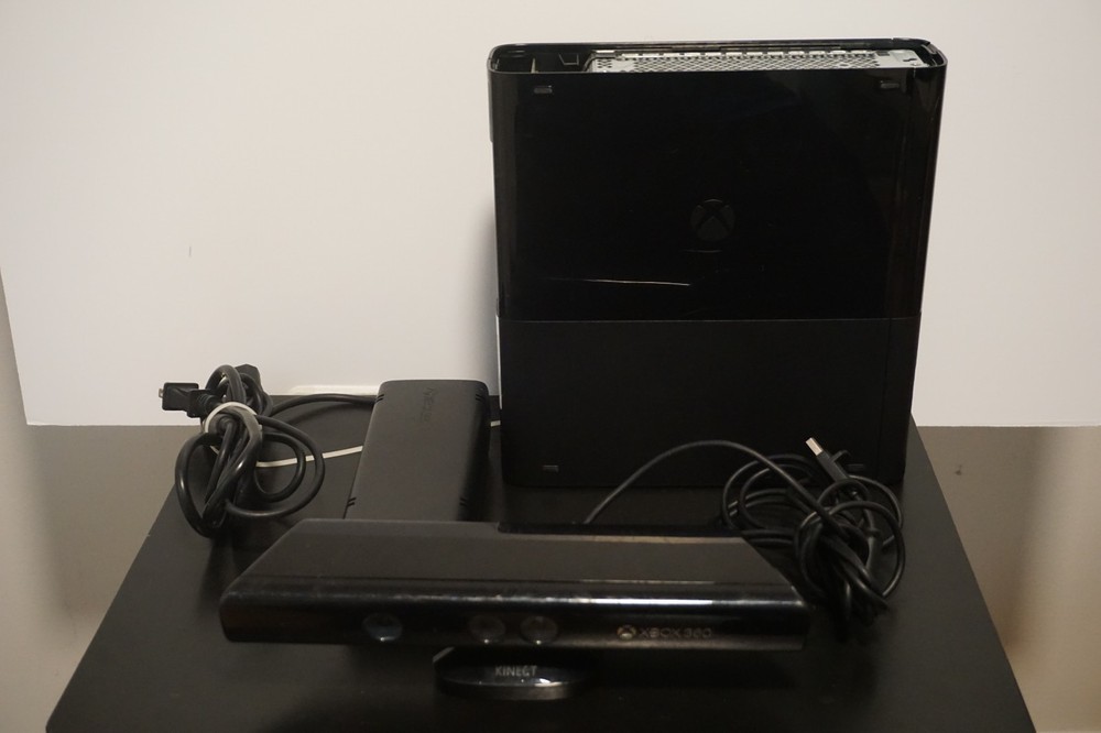 Microsoft Xbox 360 Model 1538 E Console with Kinect - Powers on Sold AS/IS