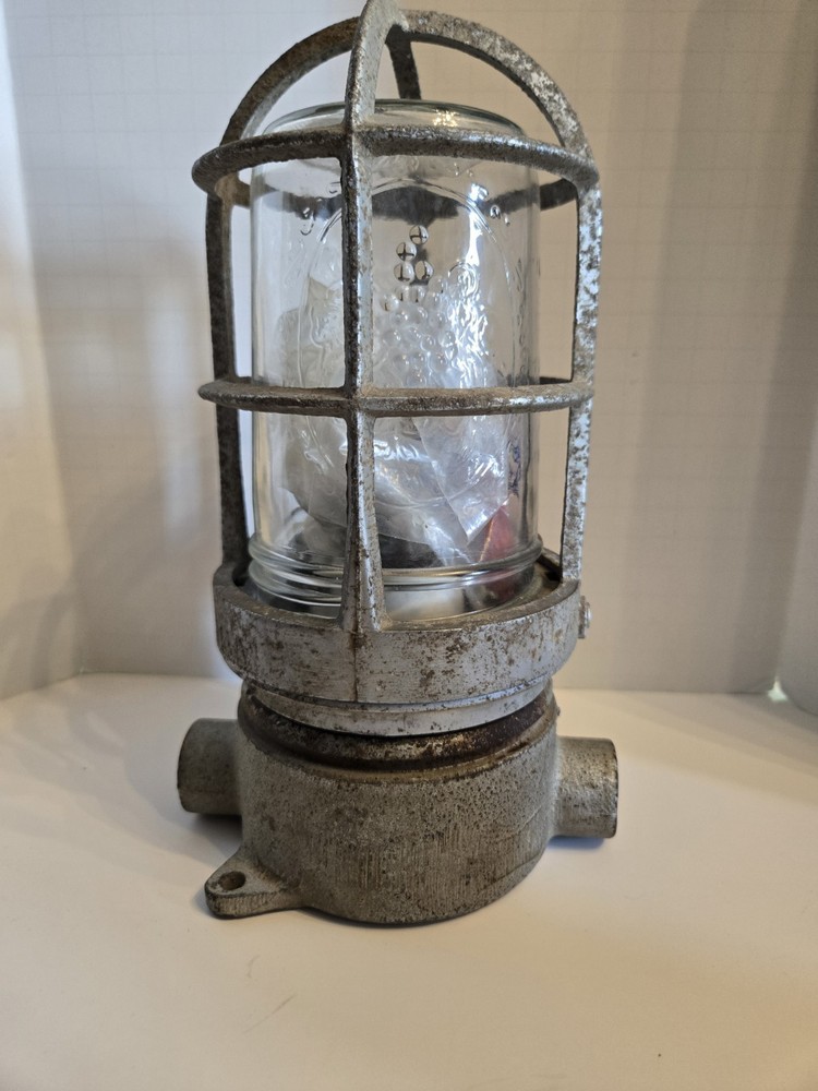APPLETON FORM 100 EXPLOSION PROOF LIGHT W/ CAGE And GLOBE