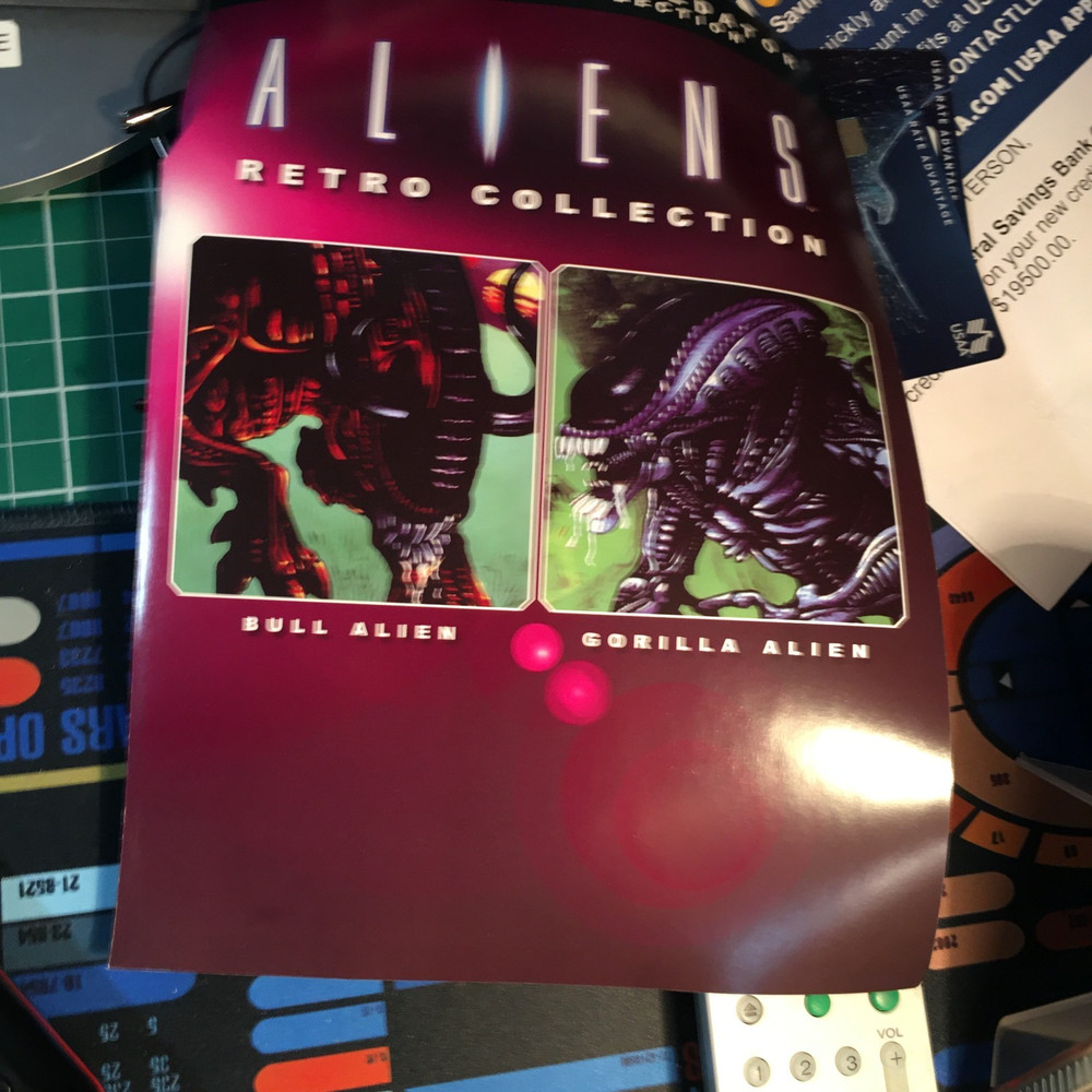 Eaglemoss Aliens "Box Set 4 "Alien vs Predator Video Game Set" opened, displayed