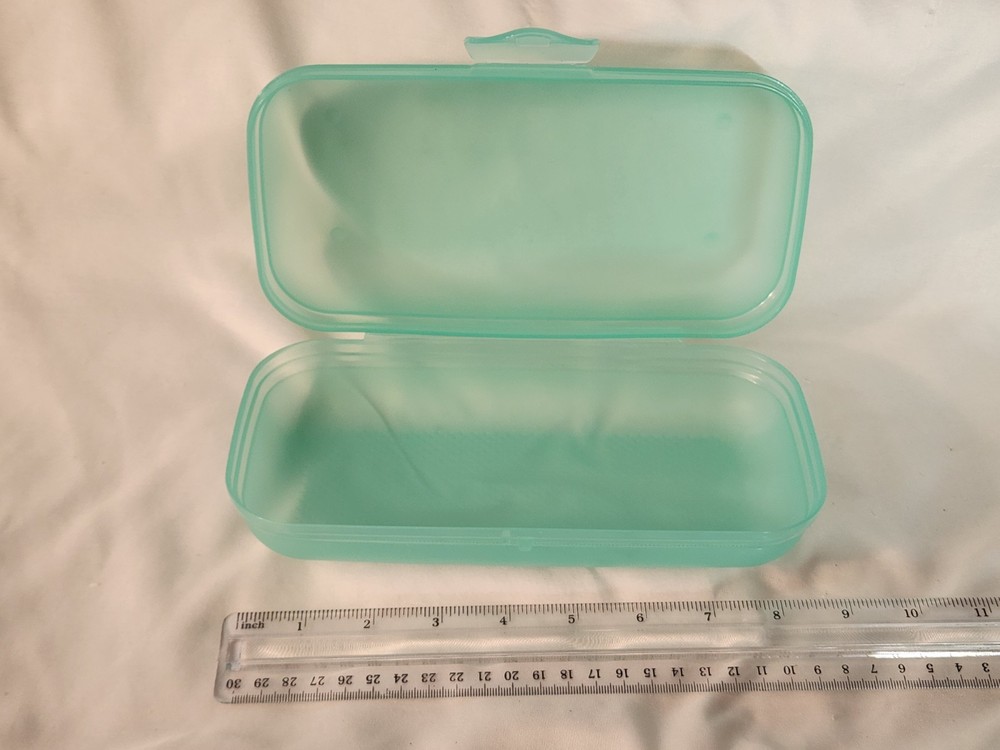 8" Vintage Tupperware Green Container Clam Shell 3431A-2