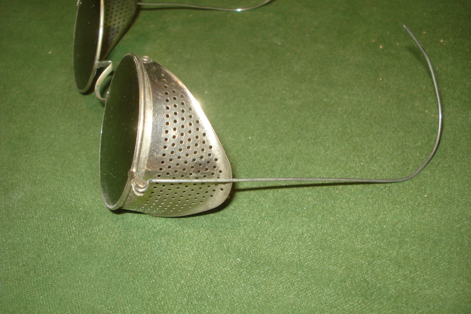 VINTAGE WELDING GLASSES, CIRCA 1930's