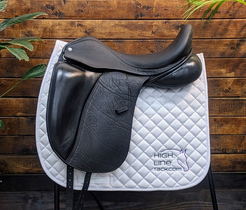 18" Custom Saddlery Steffen's Advantage (2021) *Wool Flocked*