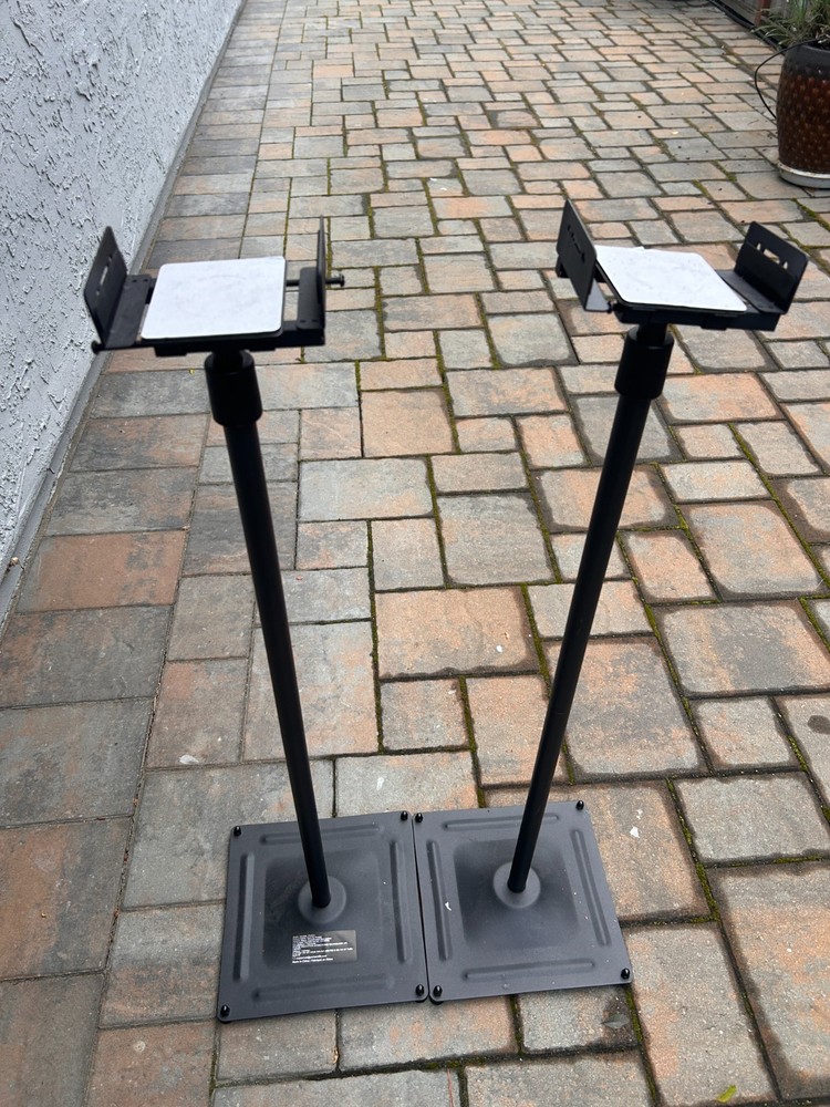 Speaker stand pair used
