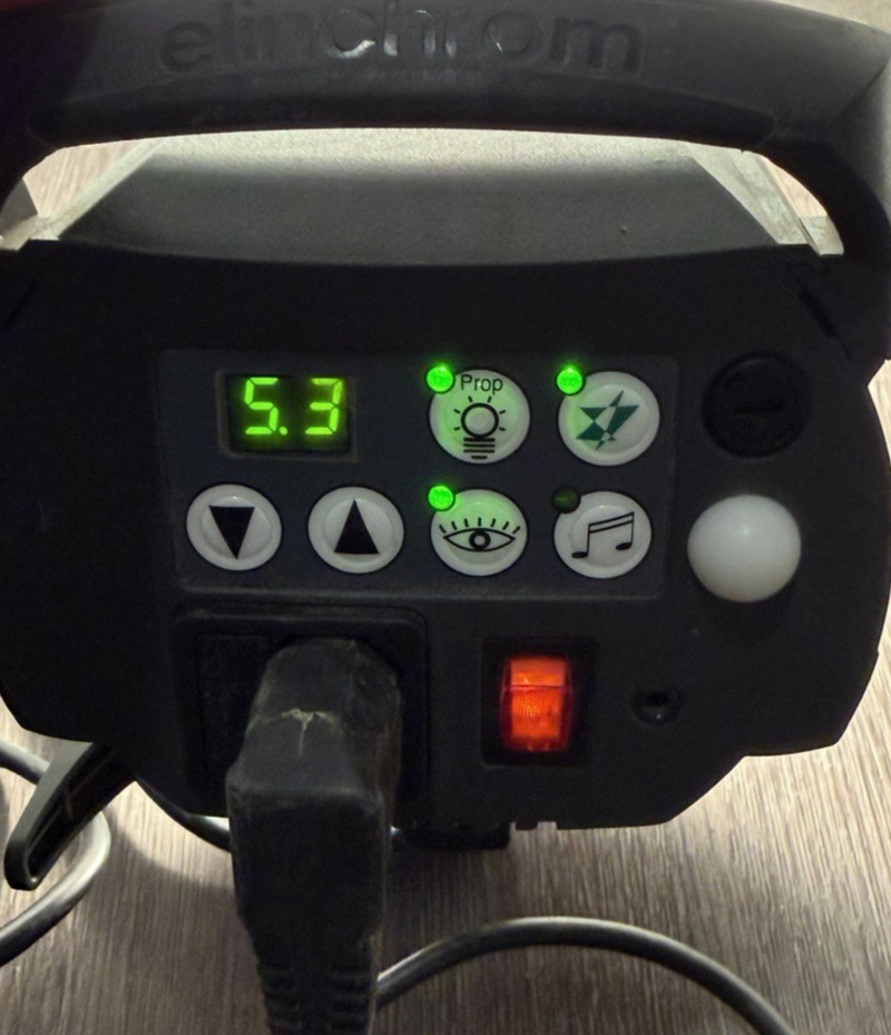 TESTED - Elinchrom D-Lite 4 it Bundle - 2 Light Units