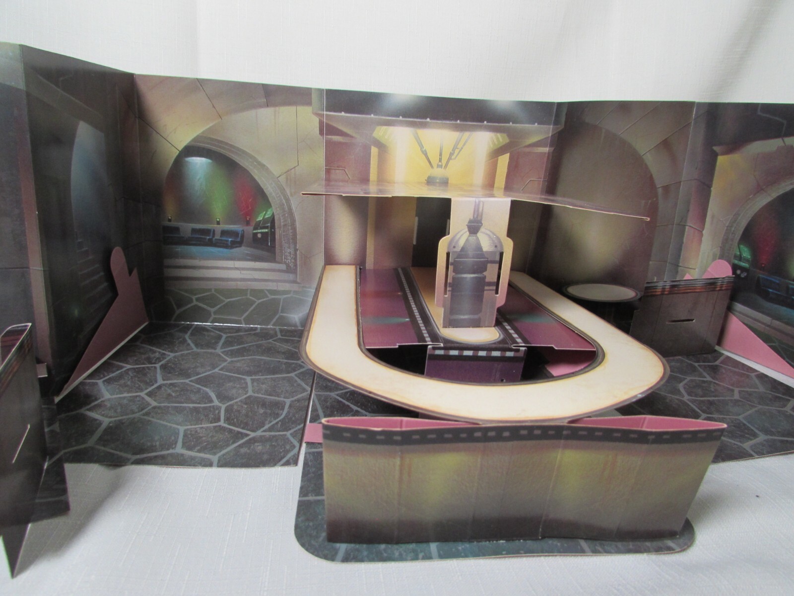 1997 STAR WARS Action Figure MAIL-AWAY Mos Eisley Cantina POP-UP Diorama Playset