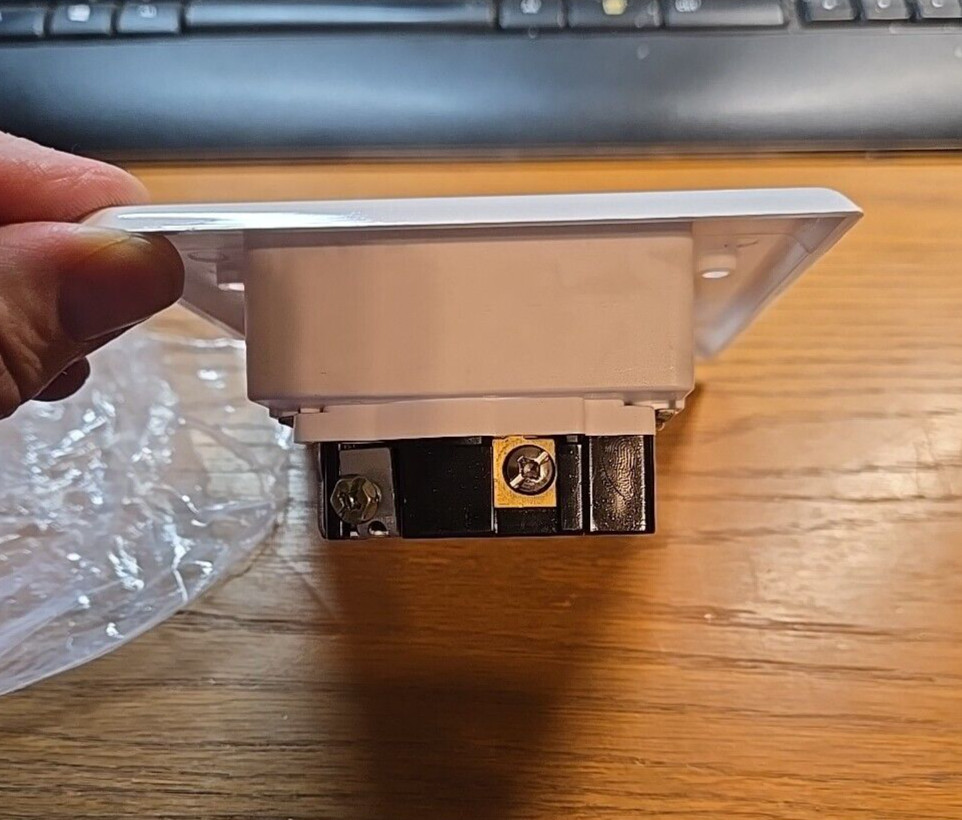 DataComm Electronics Flat Panel TV Cable Organizer White 50-3323-WH KIT