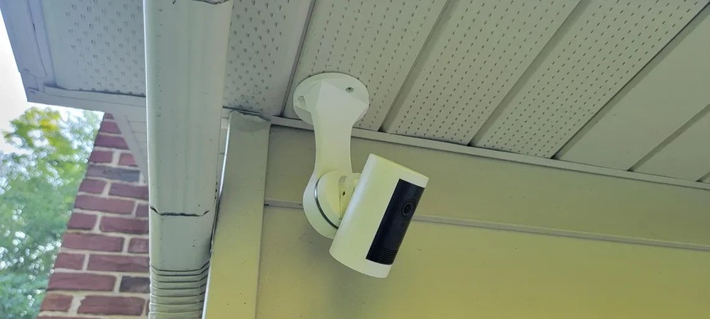Ring Outdoor Cam Plus Multi-Use Mount Ceiling, Wall, under Eaves