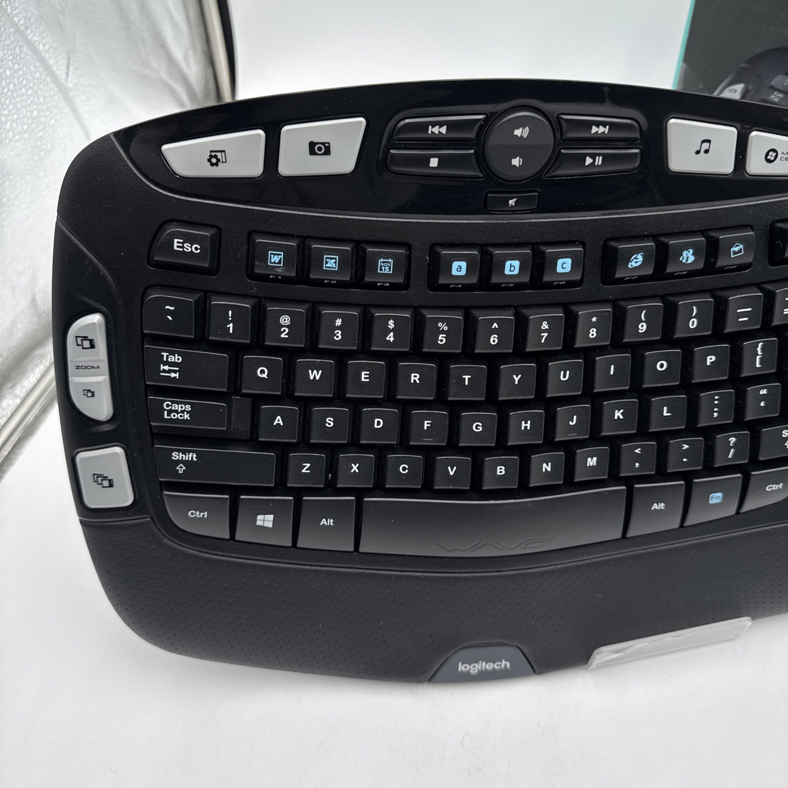 Logitech MK550 Comfort Wave (920-002555) Wireless Keyboard & Mouse No Dongle