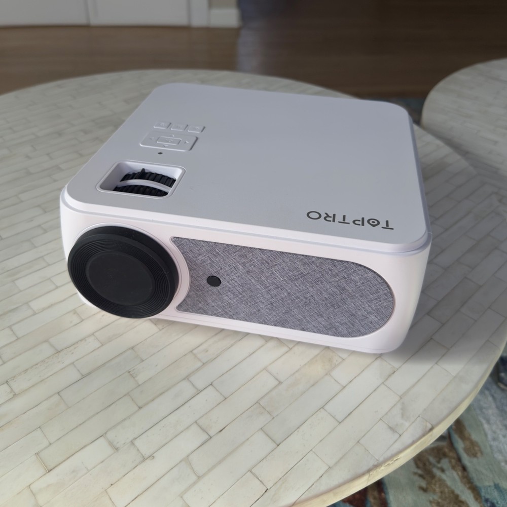 Bundle Toptro X3 projector white, includes hdmi and remote