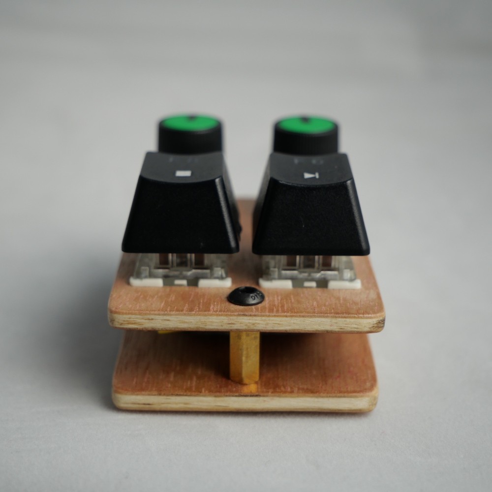 madMidiMini Compact Midi Controller with 2 Note Buttons 2 Potentiometers and LED