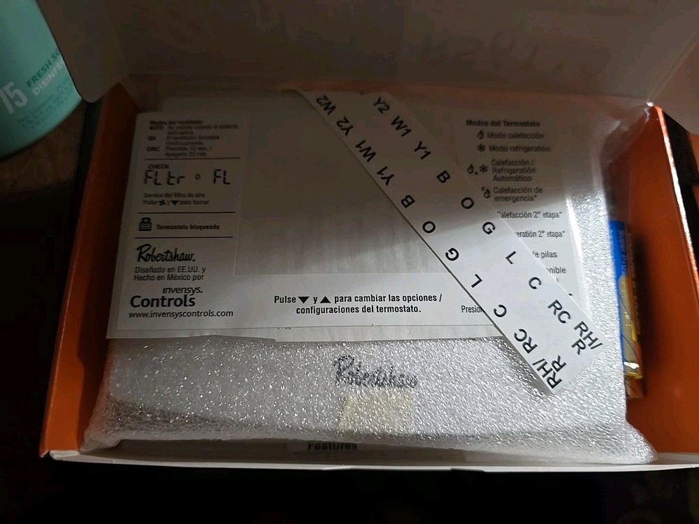 Robertshaw Digital Programmable Thermostat RS6110