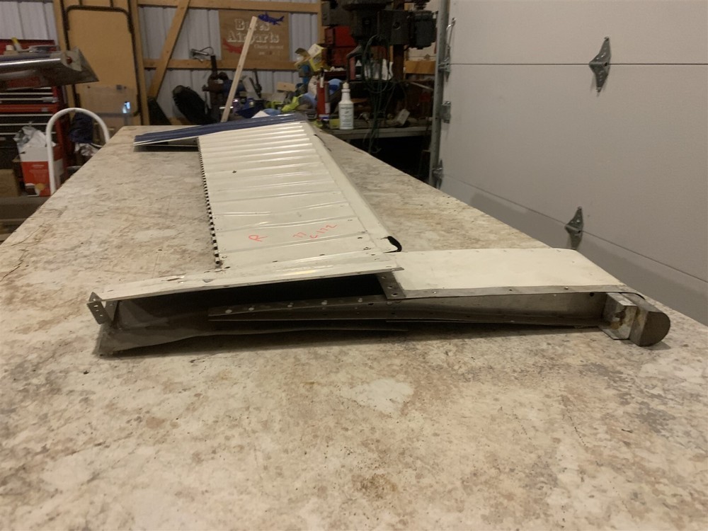 1977 Cessna 172 Right Elevator Assembly 0593000-4