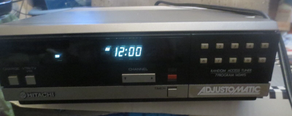 Vintage Hitachi Adjustomatic Random Access Tuner VT-TU8A powers on