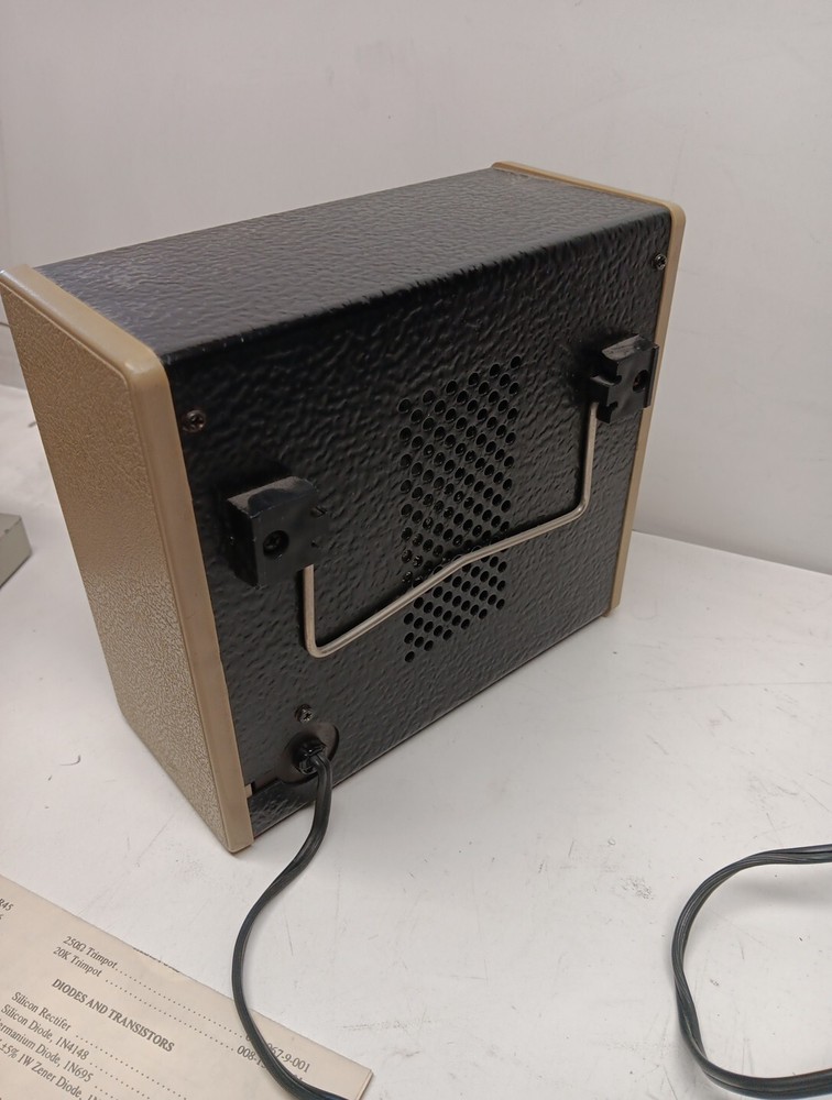 B+K Precision 520B Transistor Tester Powers Up