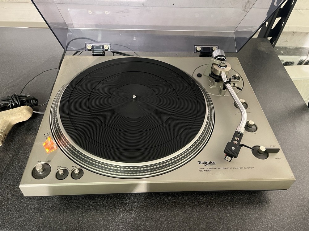 Vintage Technics SL-1300 Direct Drive Automatic Turntable - Powers On