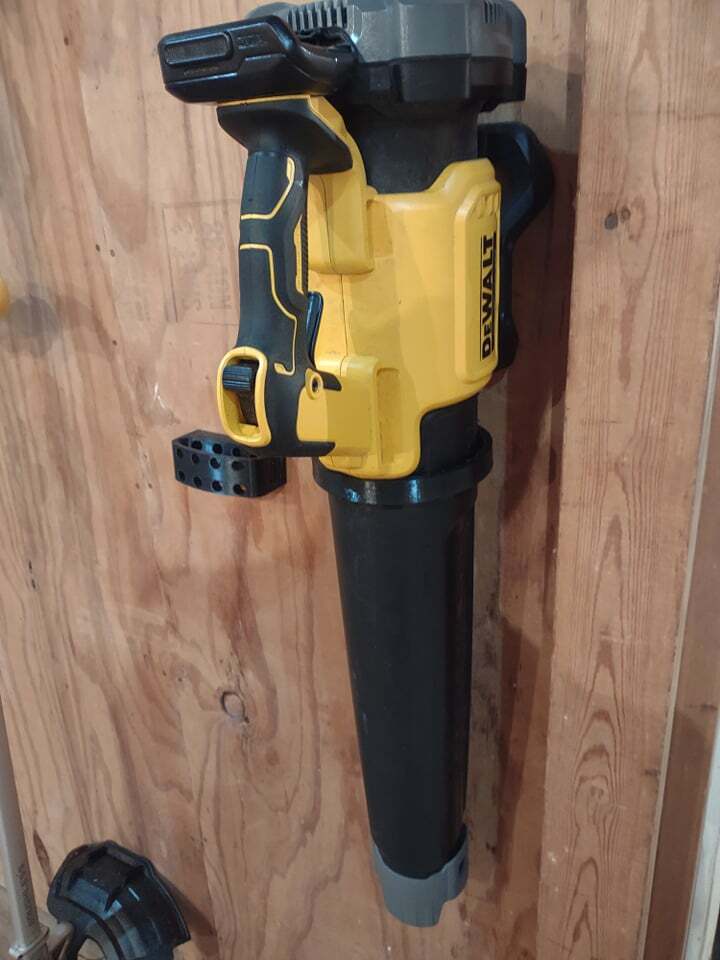 Wall mount for DeWalt 20V Max XR Brushless Leaf Blower Model# DCBL722