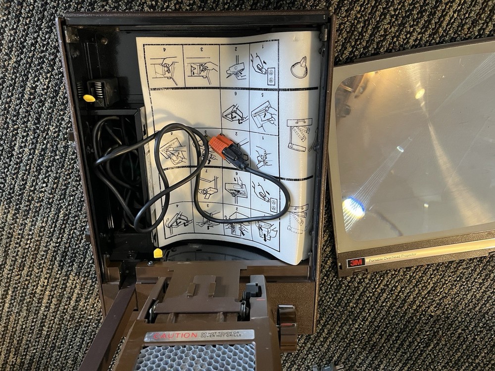 3M 6200AGB Folding Portable Overhead Transparency Projector Briefcase NM