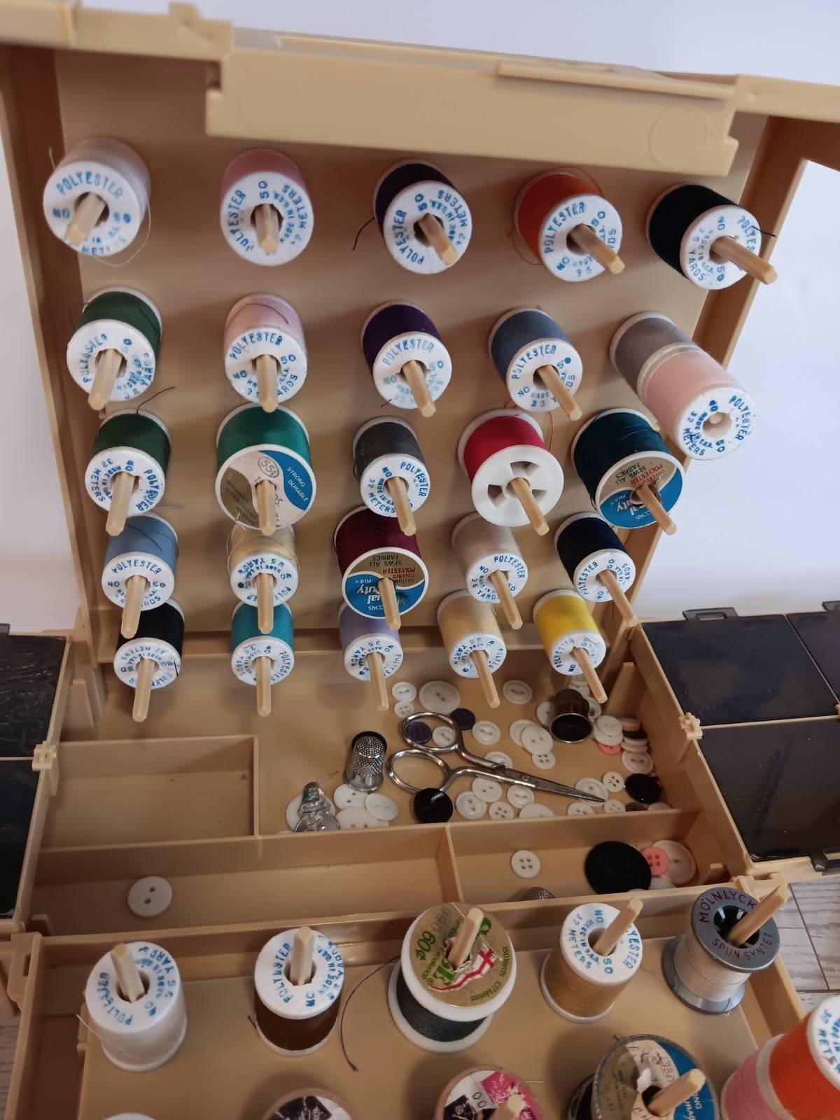 '83 World Wide Media Folding Sewing Caddy Spool Organizer Vintage Thread Notions