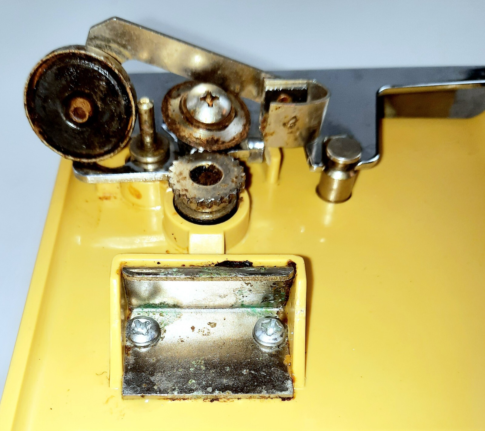 Vintage Sears Gold Counter Craft Insta Clean Can Opener Knife Sharpener