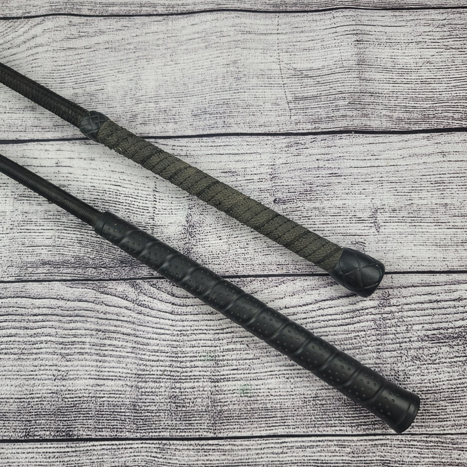 County and Fleck Black Leather Whip Horse Equestrian Riding Crop (22/25 in)