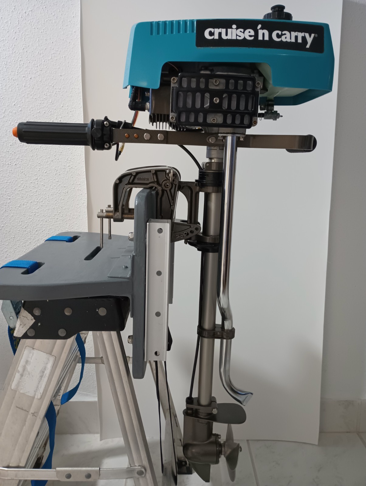 2.7hp cruise n carry outboard