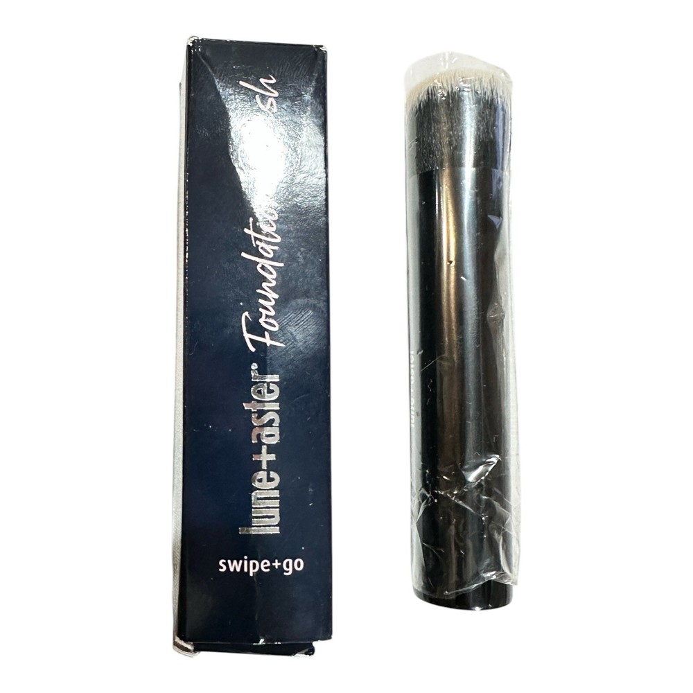 Lune+Aster High Performance Foundation Brush NIB