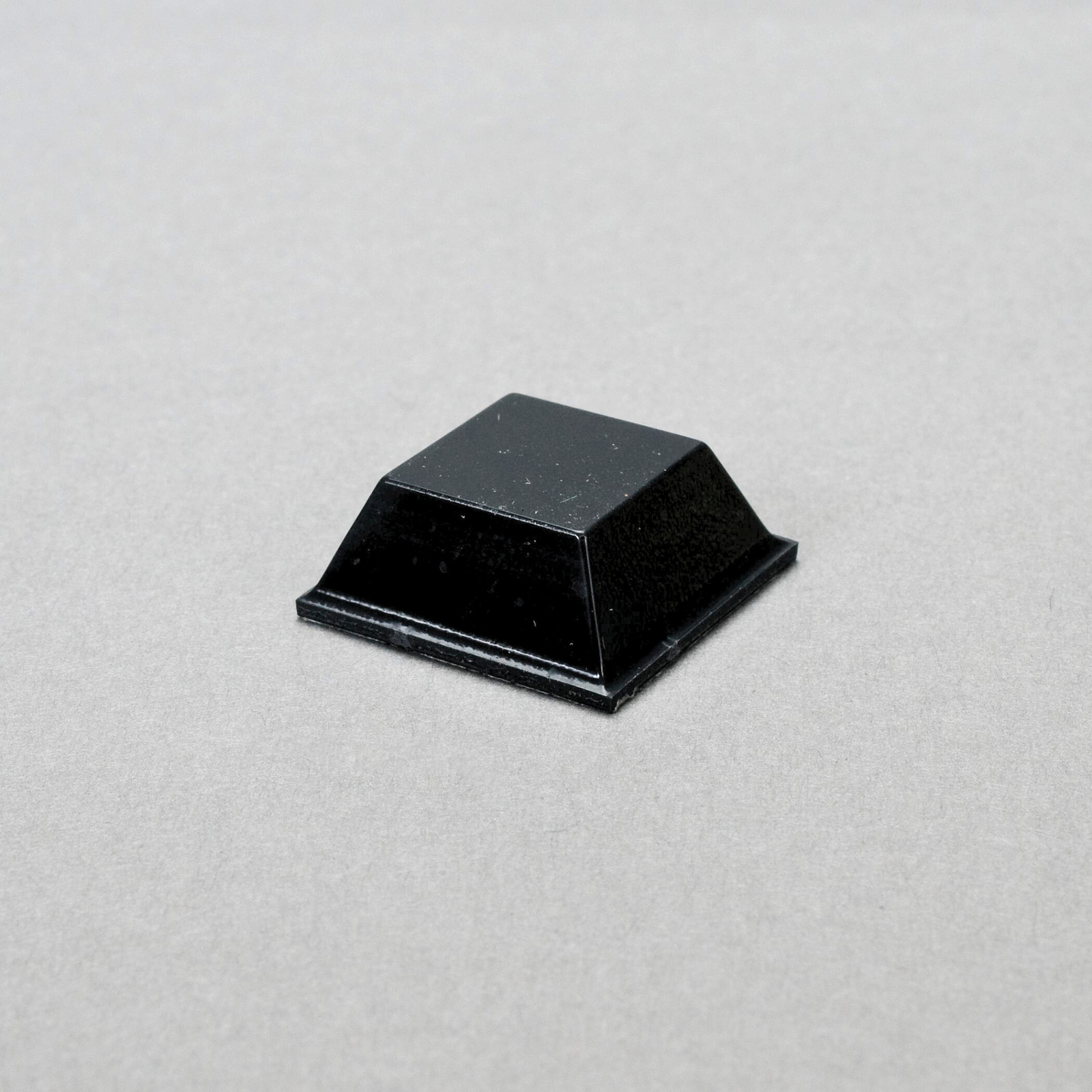 3M Bumpon Self-Adhesive Protectors: 0.81 in. width x 0.3 in. thick *36-pack