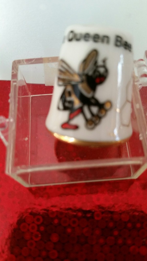 OUEEN BEE TIMBLE White Porcelain