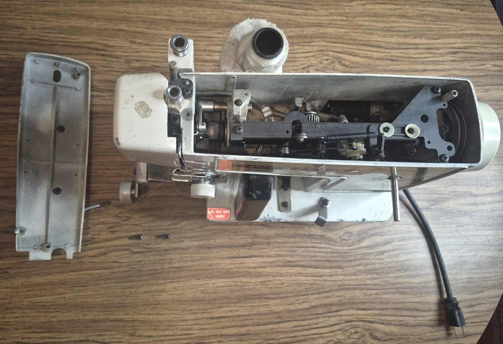 NC N-C CARPET BINDER SEWING MACHINE - MODEL PBT-A - WORKING