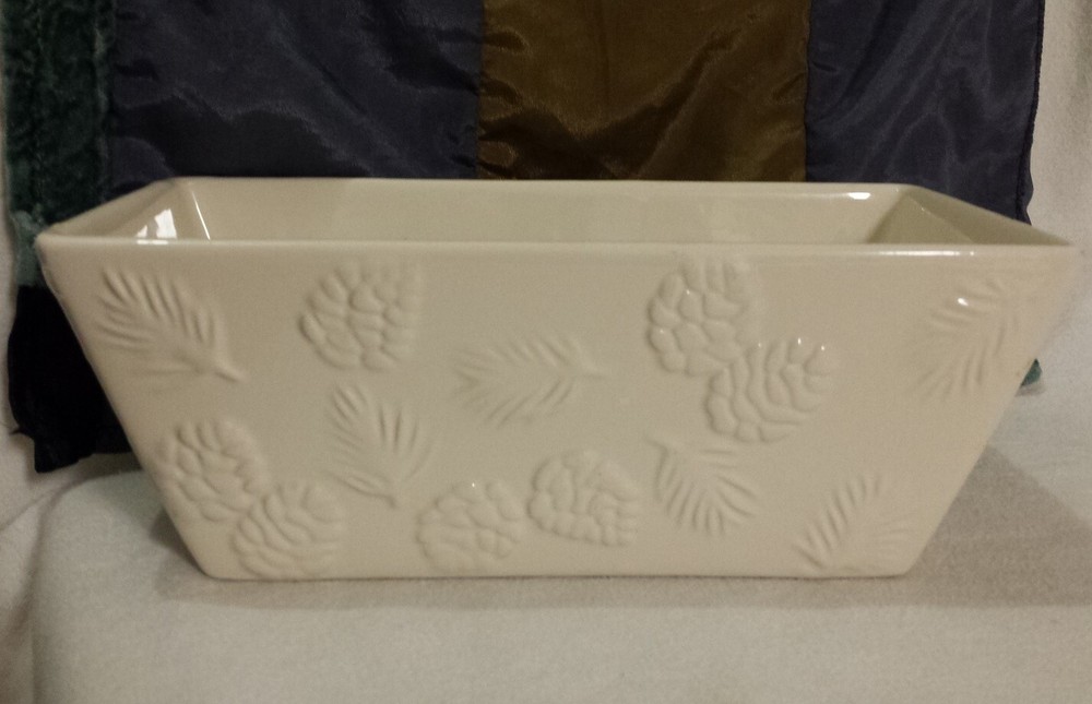 Real Home White Ceramic Loaf Pan Handles Baking Earthenware Pinecone w/ Lid