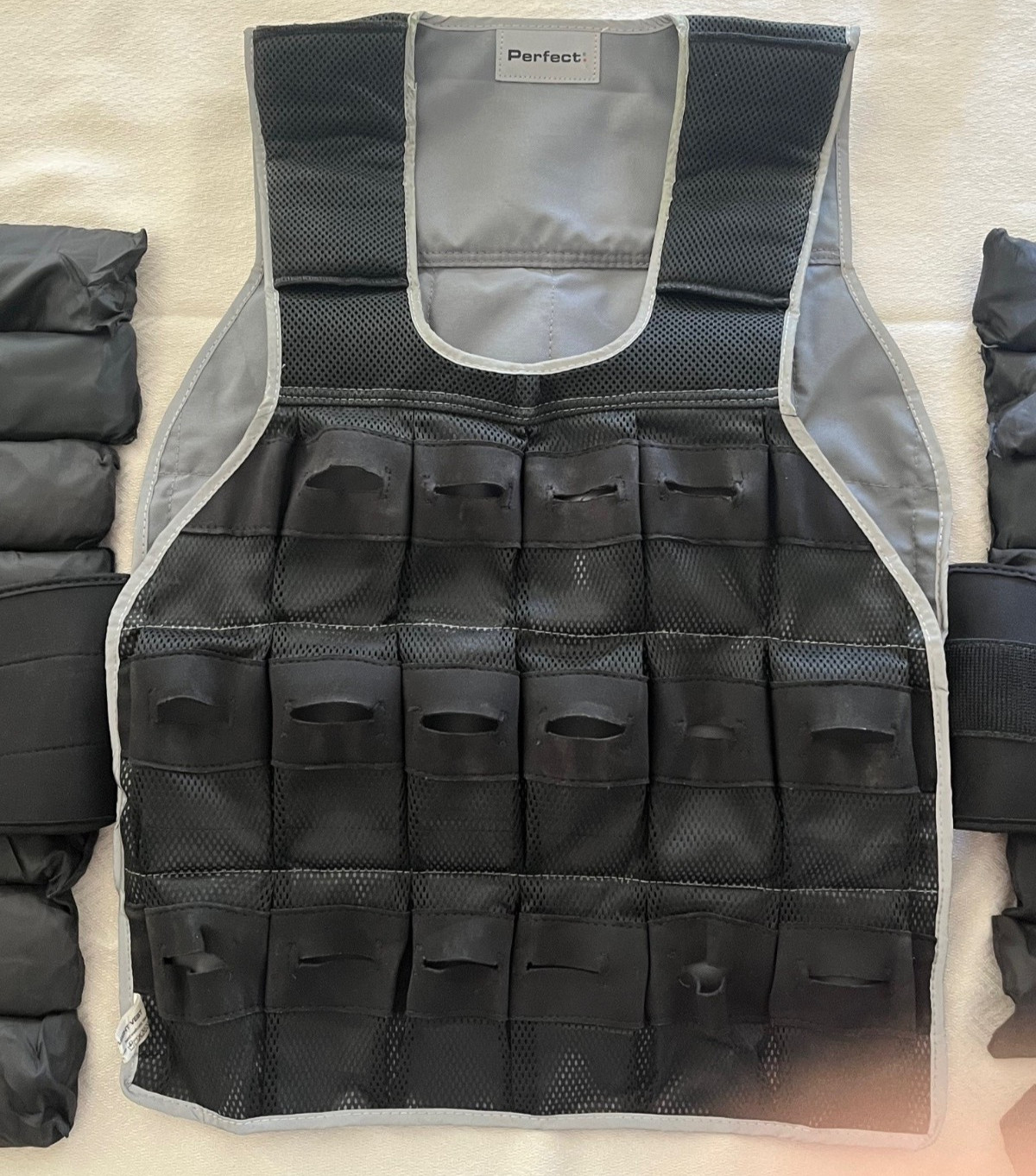 Up to 40LB WEIGHT VEST - Perfect Fitness - 1-40lb Adjustable. Barely Used