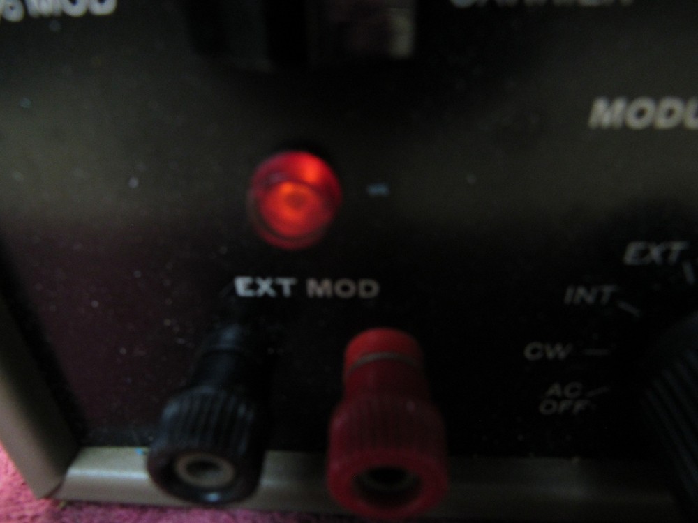 Vintage B & K Precision E-200D Solid State RF Signal Generator Dynascan