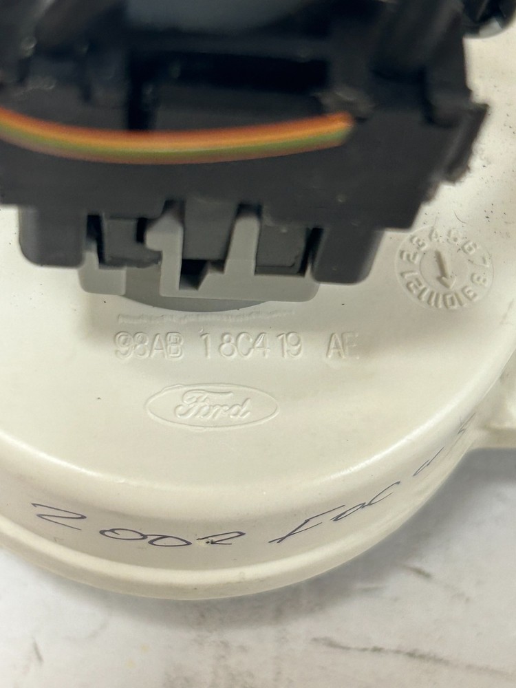 2000-2007 Ford Focus AC Climate Temperature Control Unit 98AB-18C419-AE (A45)