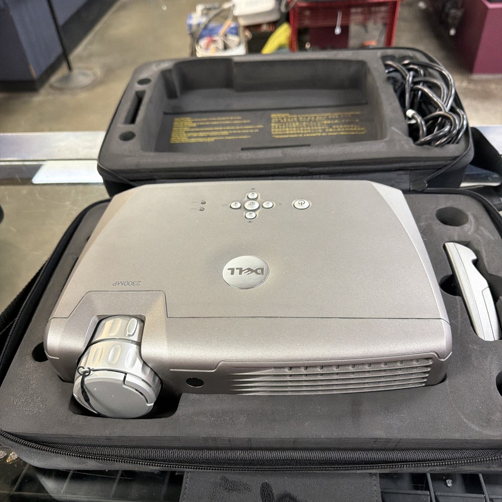 Dell 2300MP DLP Projector with Cables, Remote, and Case