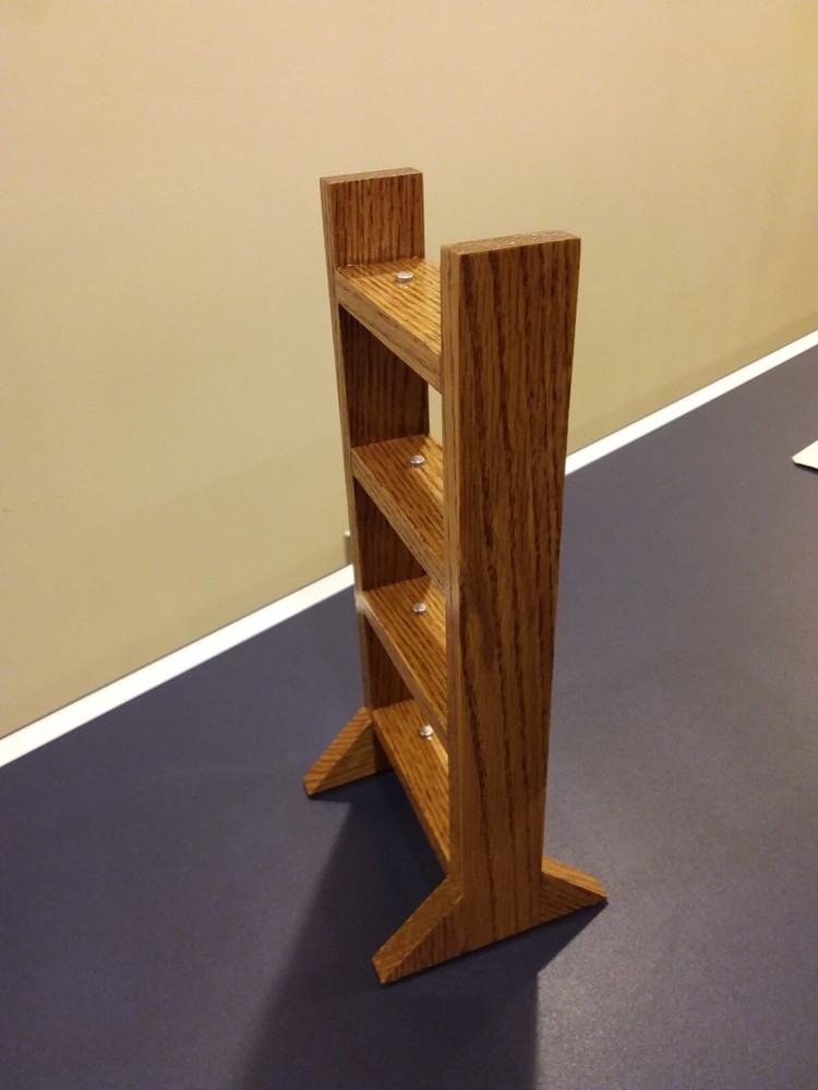 KNIFE DISPLAY STAND (RED OAK)