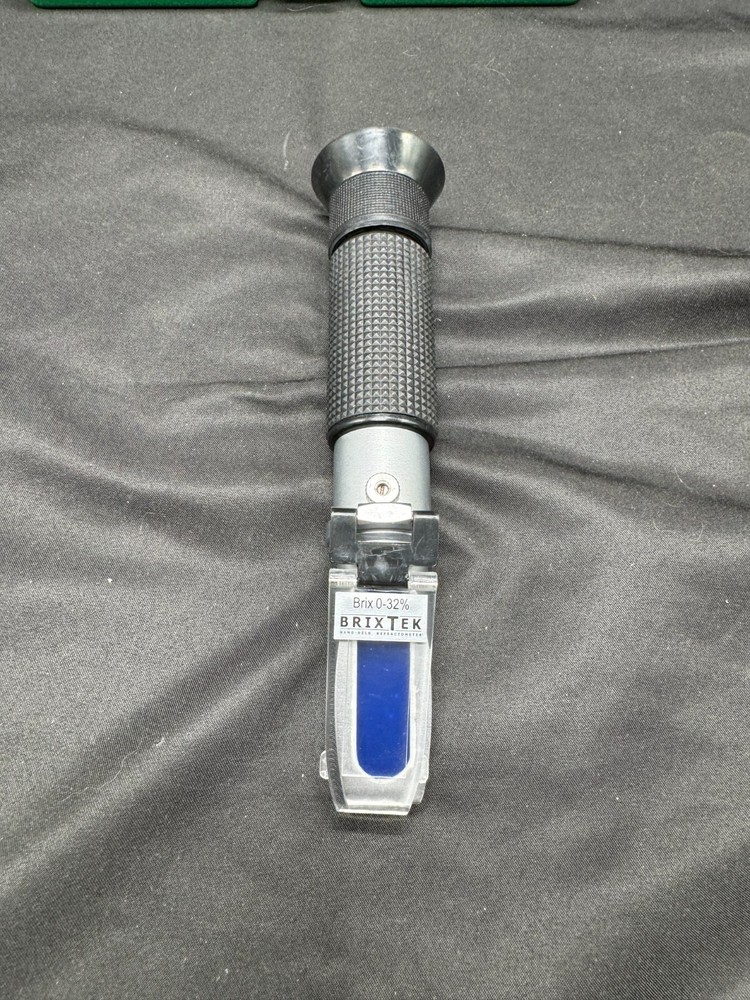 BrixTek Hand-Held 0-32% Refractometer with Automatic Temperature Compensation