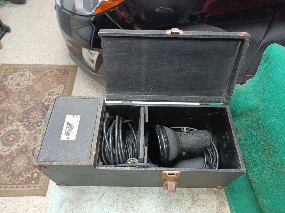 Vintage Black Light Products Model No BL-2