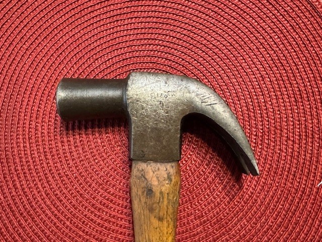 NICE Vintage HELLER 36 oz. Claw Hammer With Horse Logo.