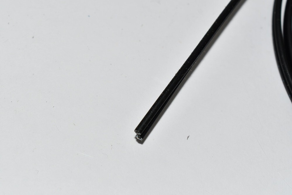 NEW OMRON E32-DC200B Fiber optic sensor head, diffuse, M6 cylindrical axial with